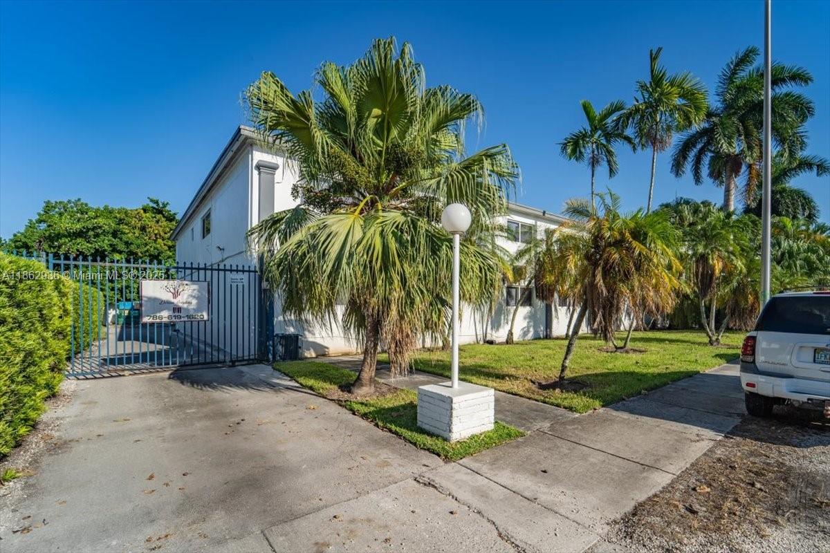 13201 Memorial Highway North Miami, FL 33161 - Photo 7 of 35 a view of a backyard with a garden