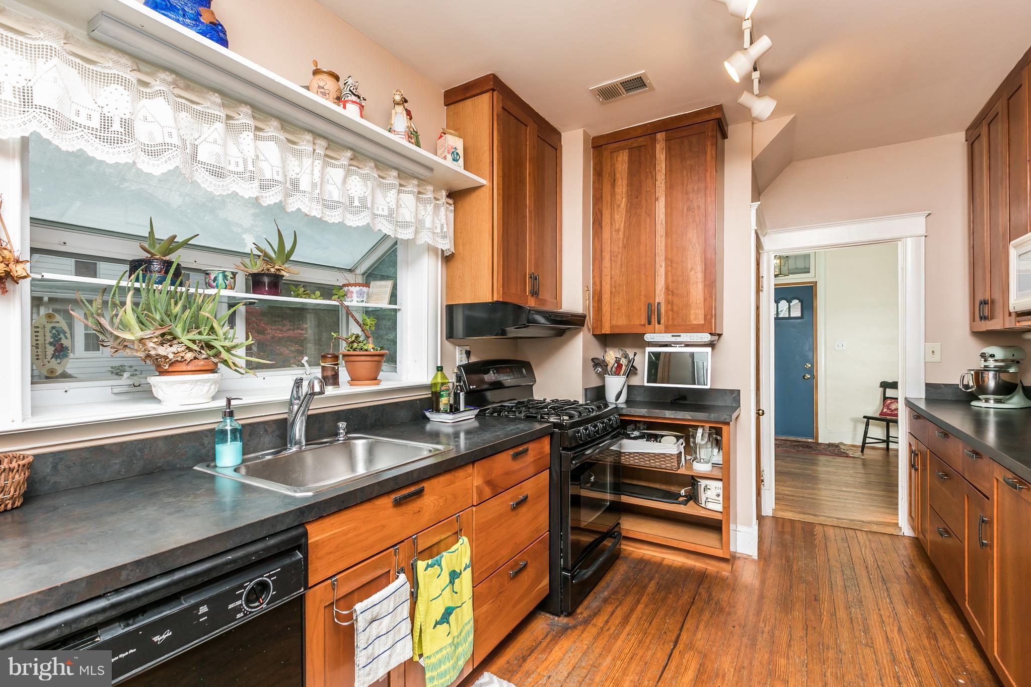 754 Overbrook Road Baltimore, MD 21212 - Photo 12 of 27 Lots of counter space for cooking and baking