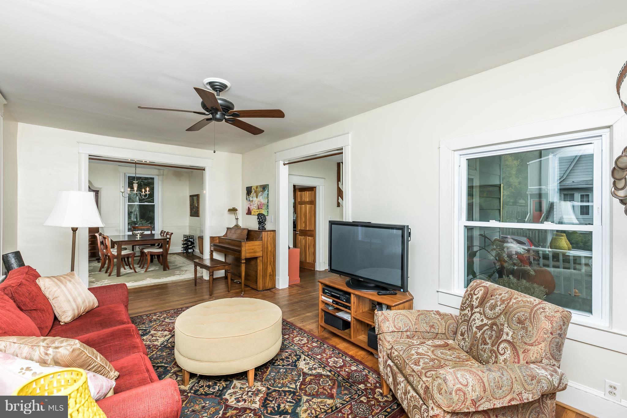 754 Overbrook Road Baltimore, MD 21212 - Photo 6 of 27 Living Room
