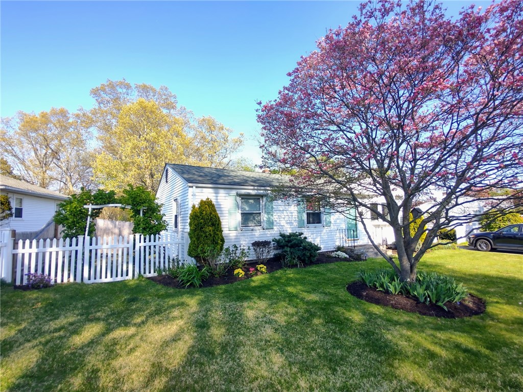 26 Potomac Road Warwick, RI 02888 - Photo 2 of 50