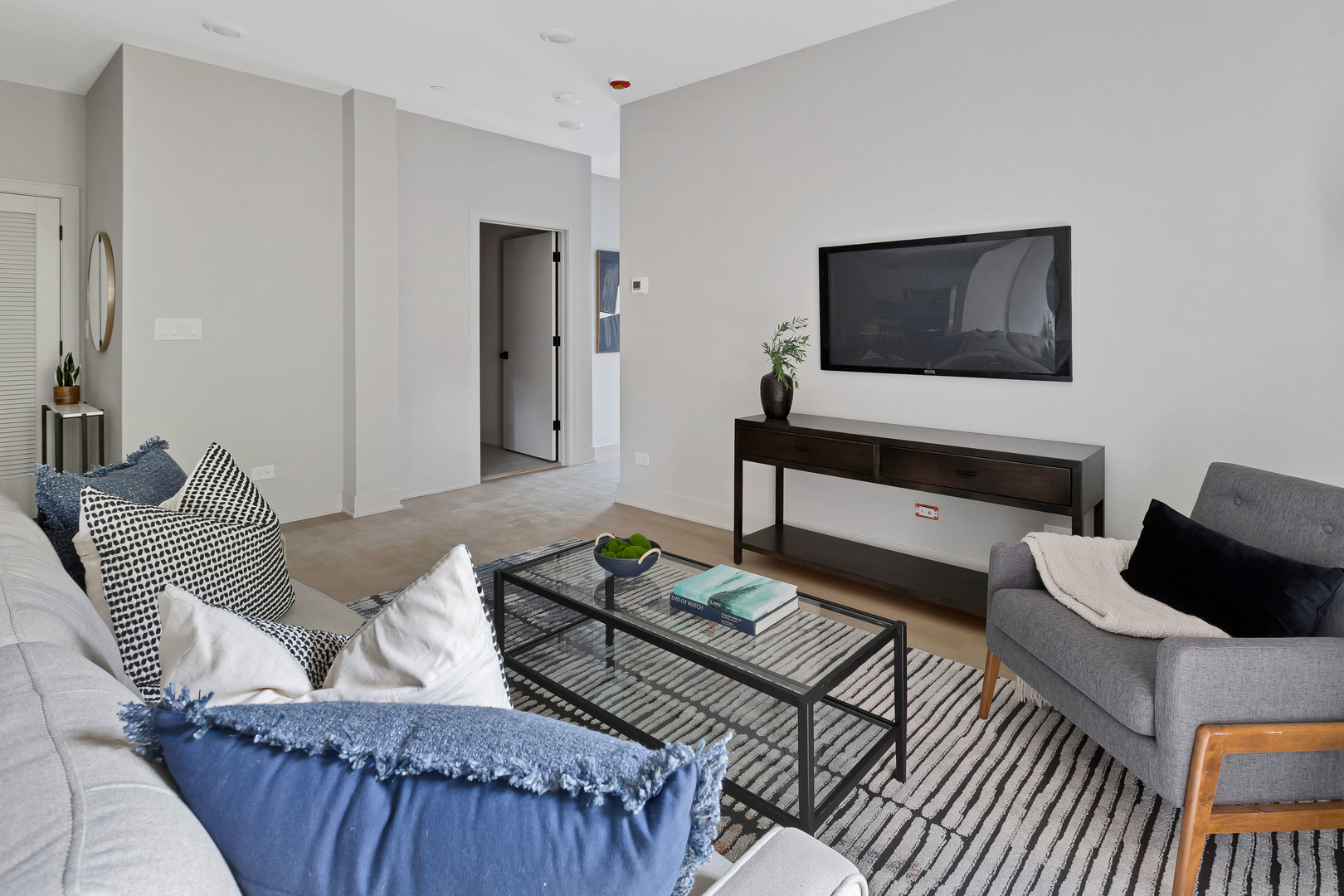 Undisclosed Address Chicago, IL 60613 - Photo 3 of 18