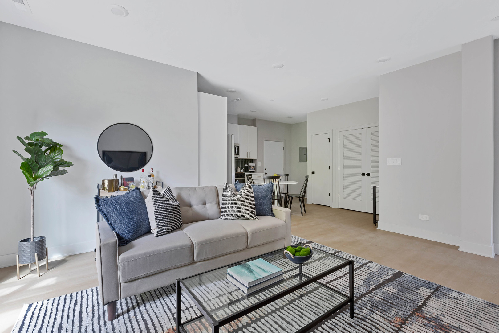 Undisclosed Address Chicago, IL 60613 - Photo 4 of 18