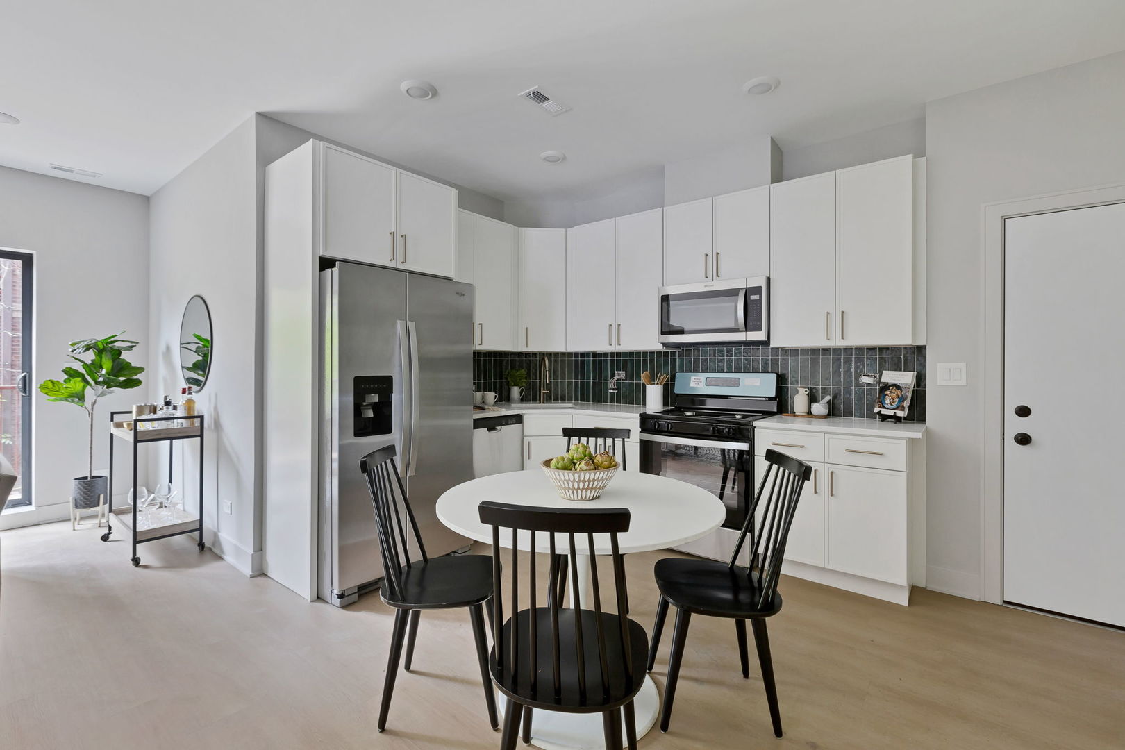 Undisclosed Address Chicago, IL 60613 - Photo 5 of 18