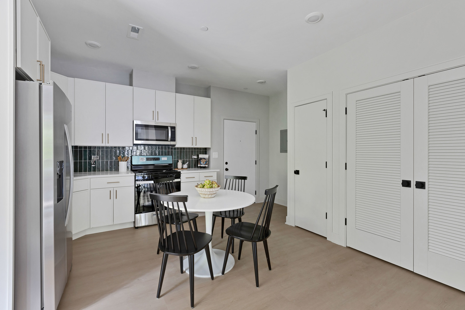 Undisclosed Address Chicago, IL 60613 - Photo 7 of 18