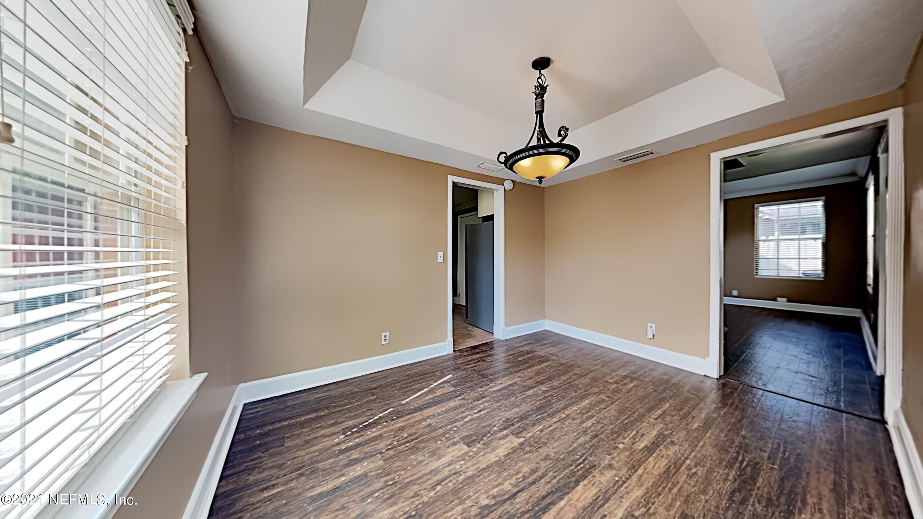 2371 Ridgewood Road Jacksonville, FL 32207 - Photo 3 of 15 2_Image_LwYBWOosnH