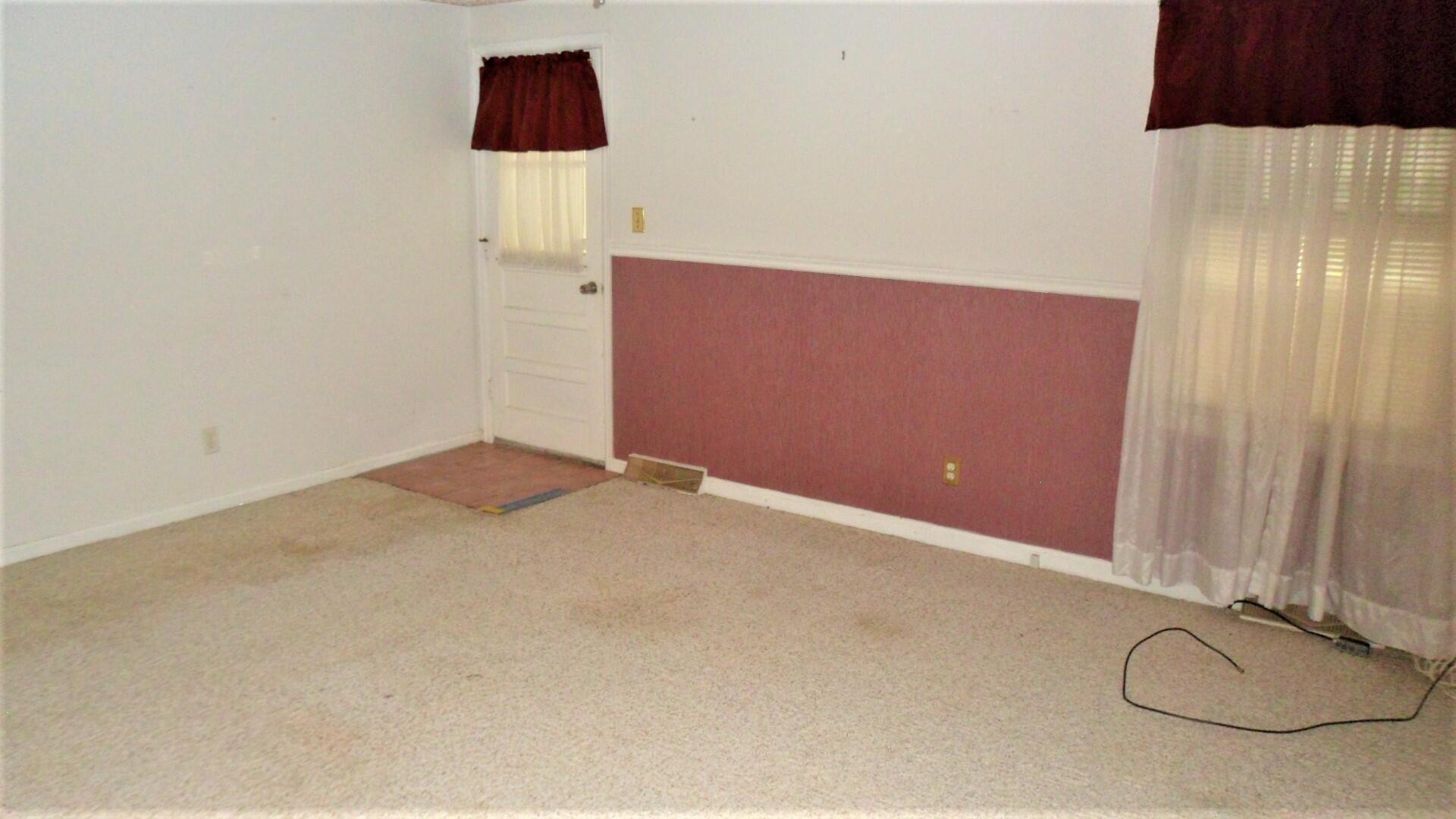 120 River Valley Road Frankfort, KY 40601 - Photo 20 of 46 family room 2