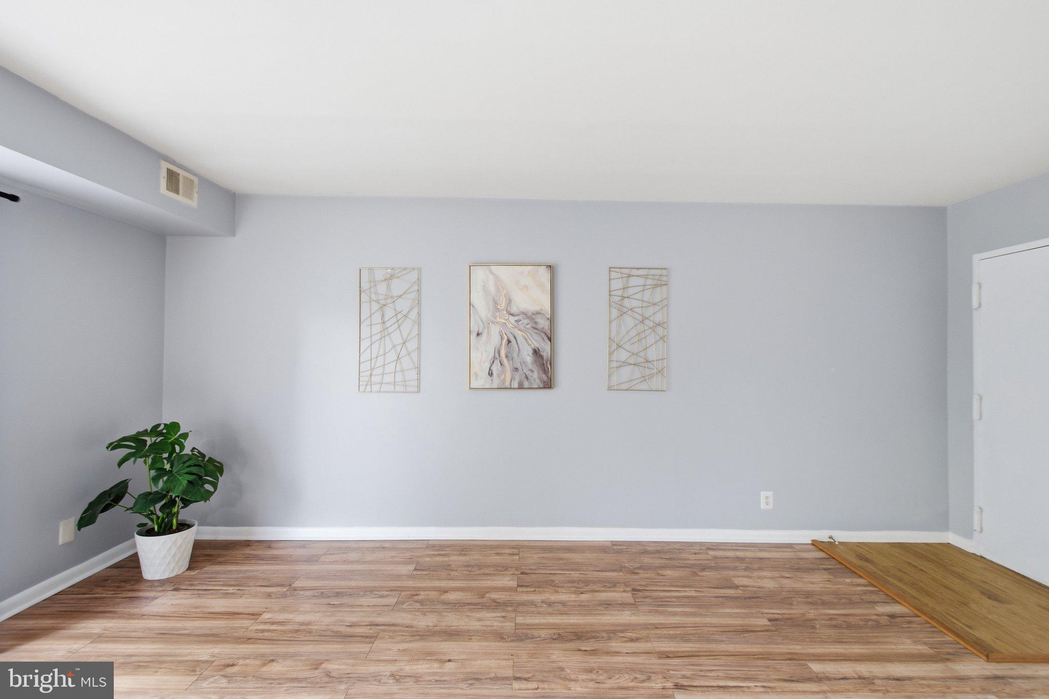 6220 Edsall Road, Unit 302 Alexandria, VA 22312 - Photo 4 of 32 Large Dining Space.