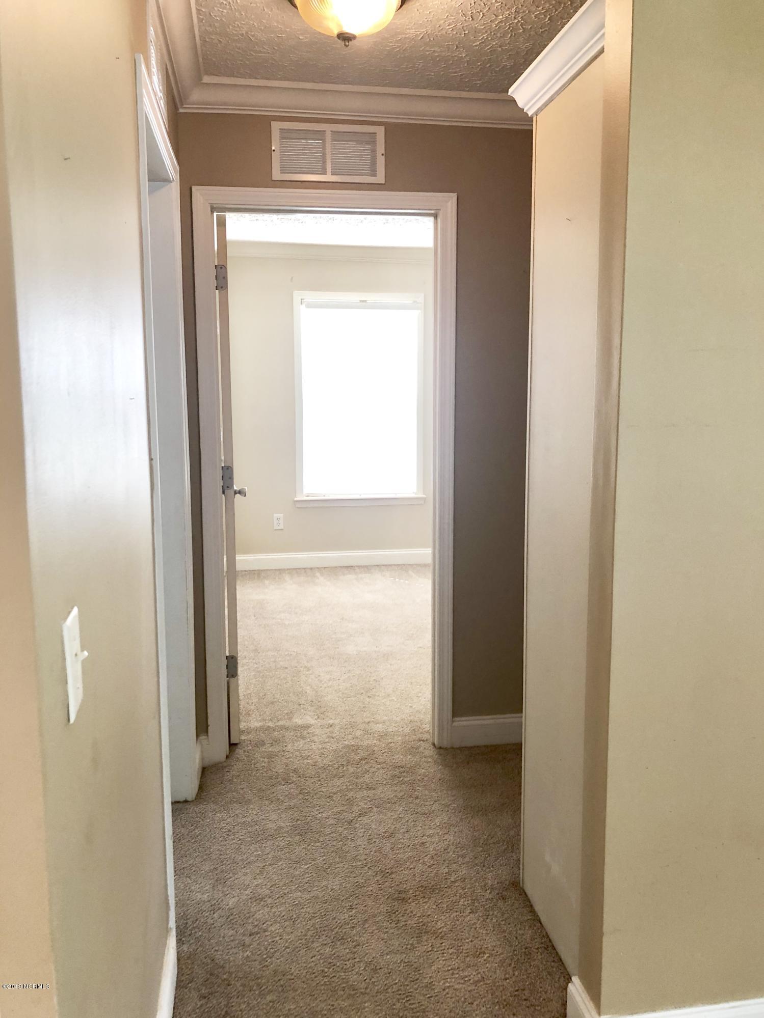 558 Newport Loop Road Newport, NC 28570 - Photo 29 of 31 Hall