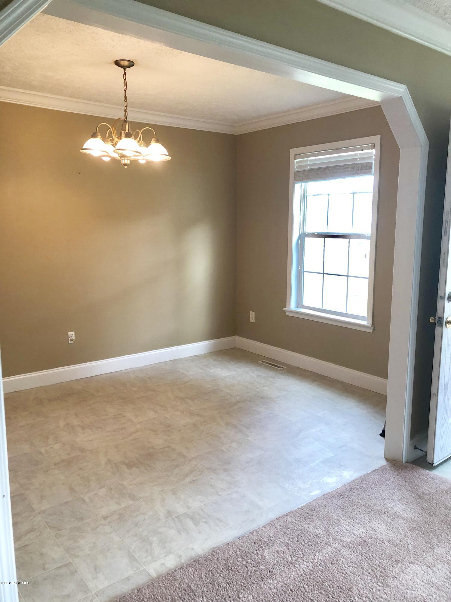 558 Newport Loop Road Newport, NC 28570 - Photo 6 of 31 Dining