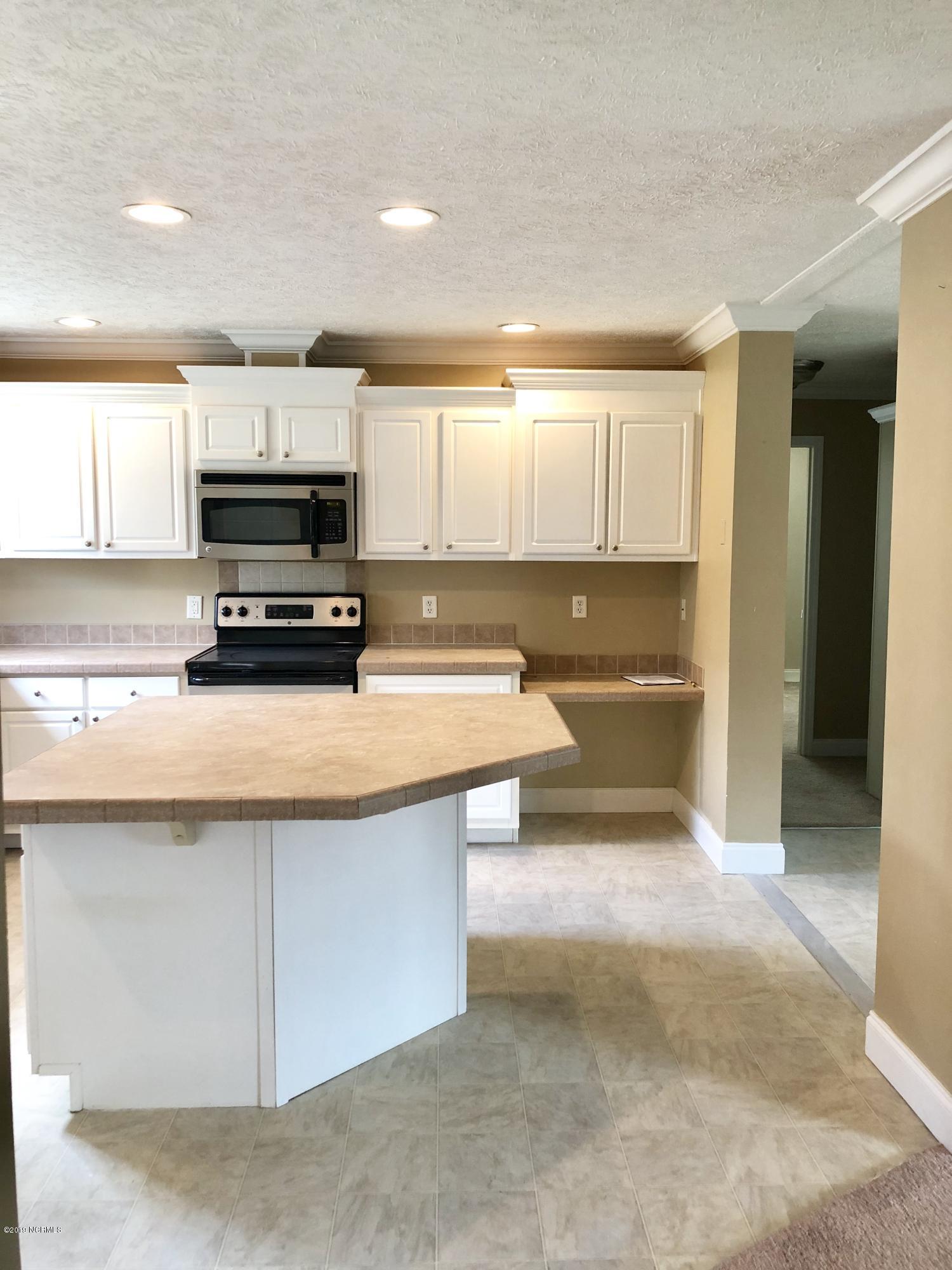 558 Newport Loop Road Newport, NC 28570 - Photo 9 of 31 Kitchen1