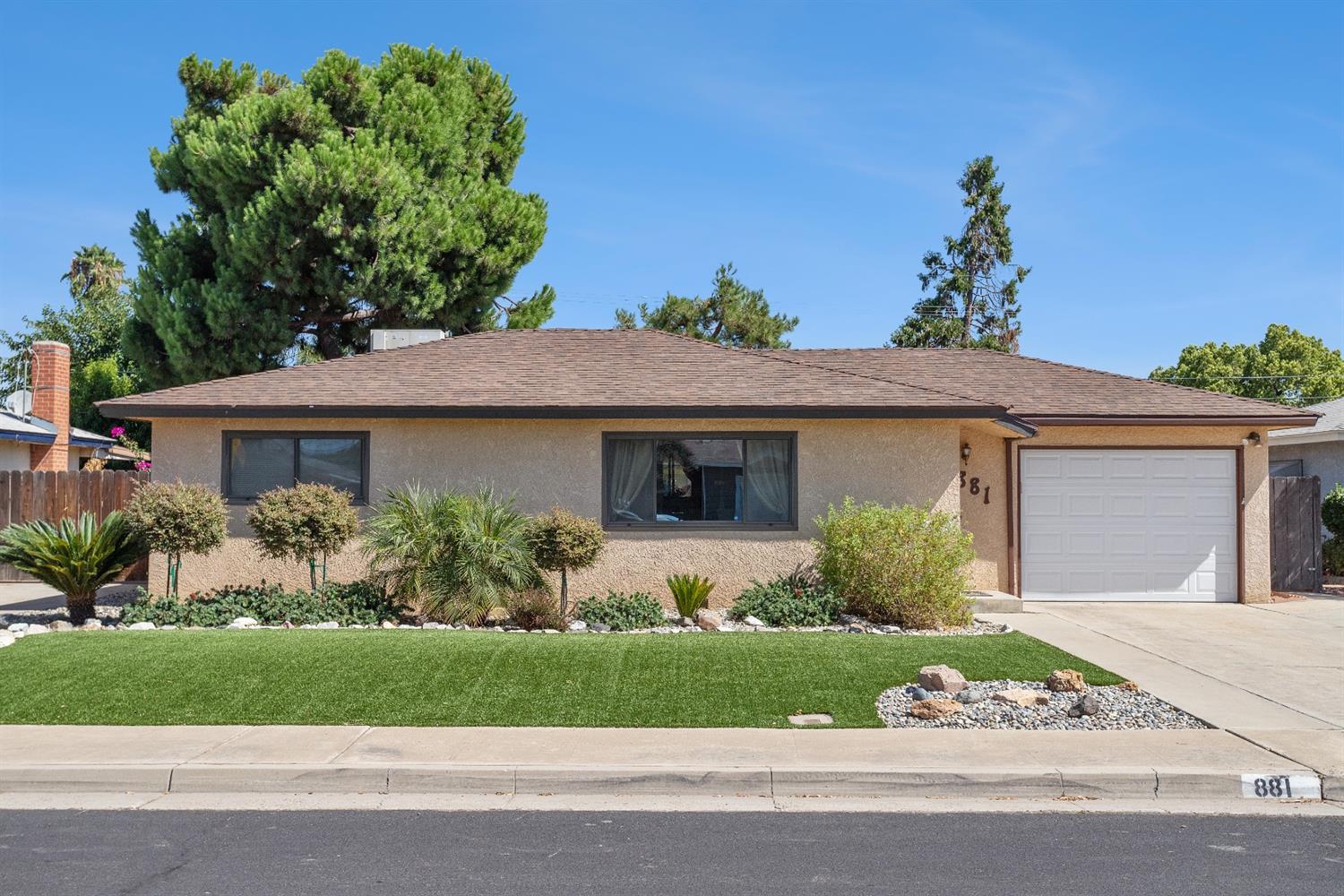 881 West Alamos Avenue Clovis, CA 93612 - Photo 2 of 32