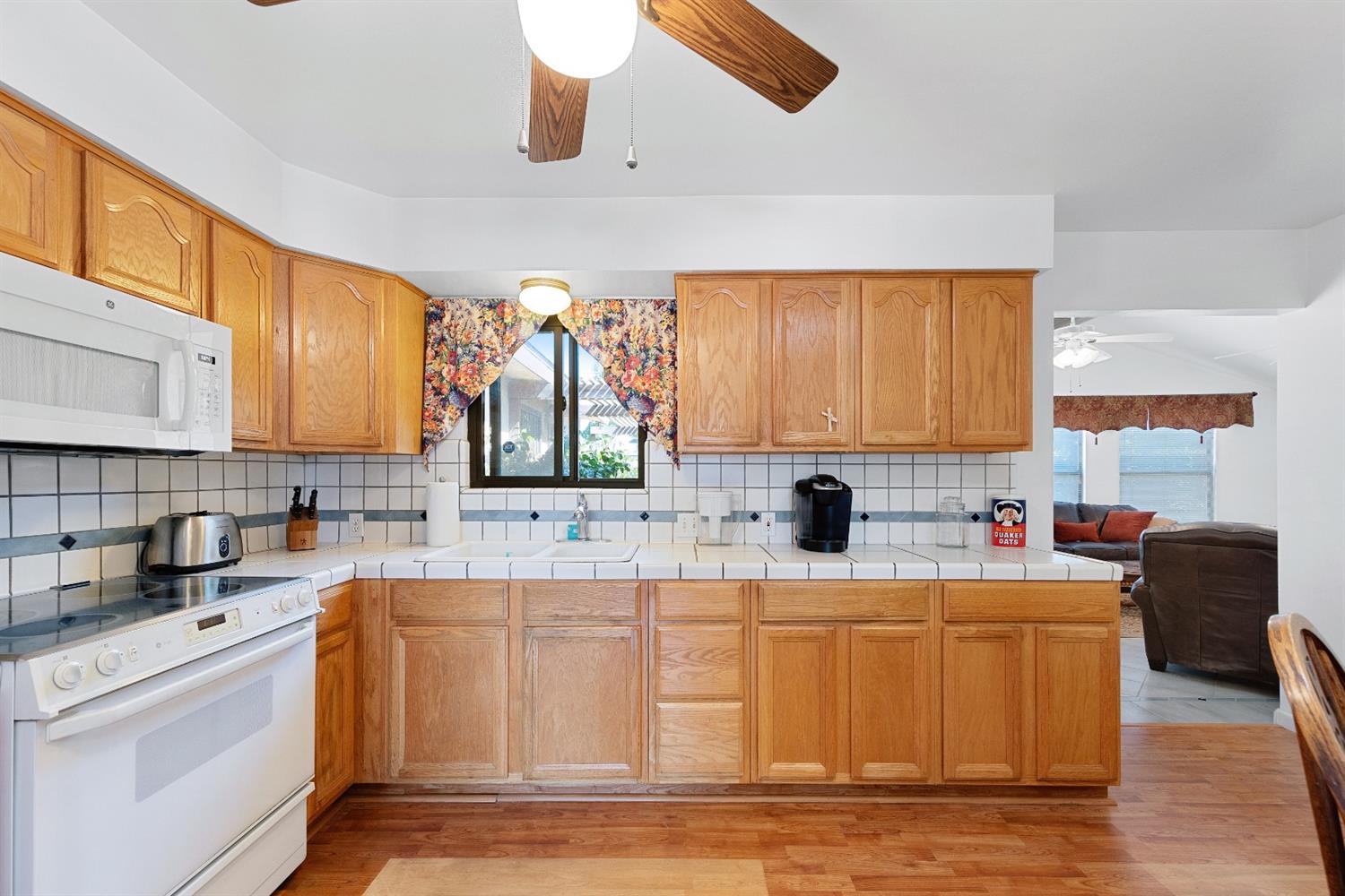 881 West Alamos Avenue Clovis, CA 93612 - Photo 14 of 32