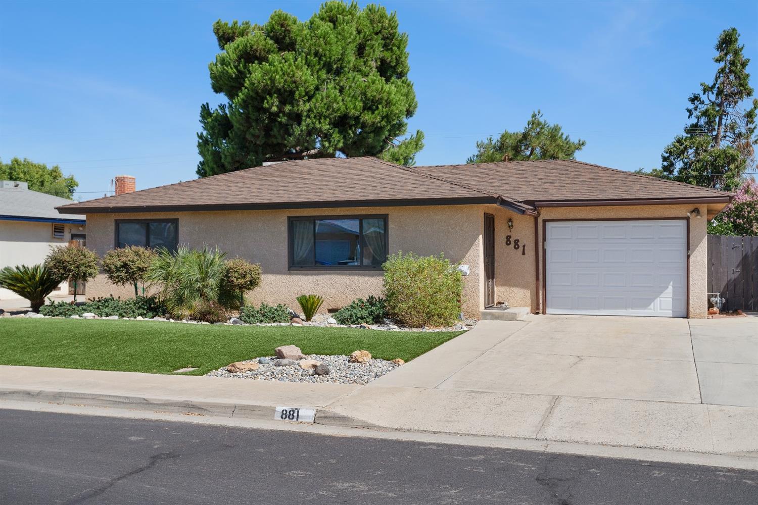 881 West Alamos Avenue Clovis, CA 93612 - Photo 3 of 32