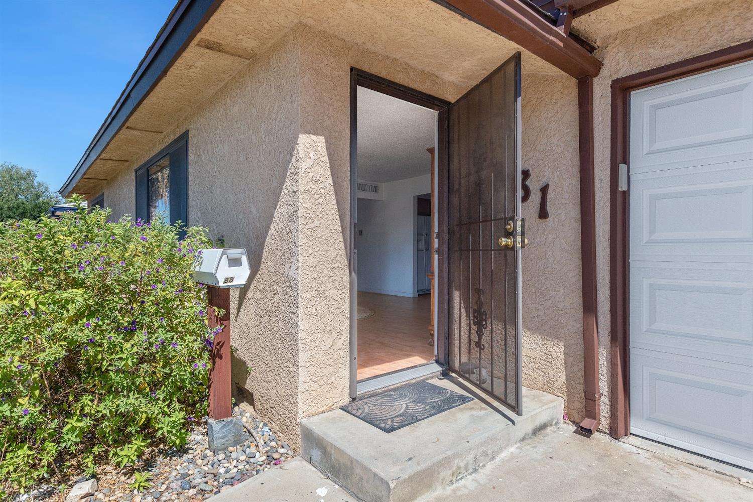 881 West Alamos Avenue Clovis, CA 93612 - Photo 5 of 32