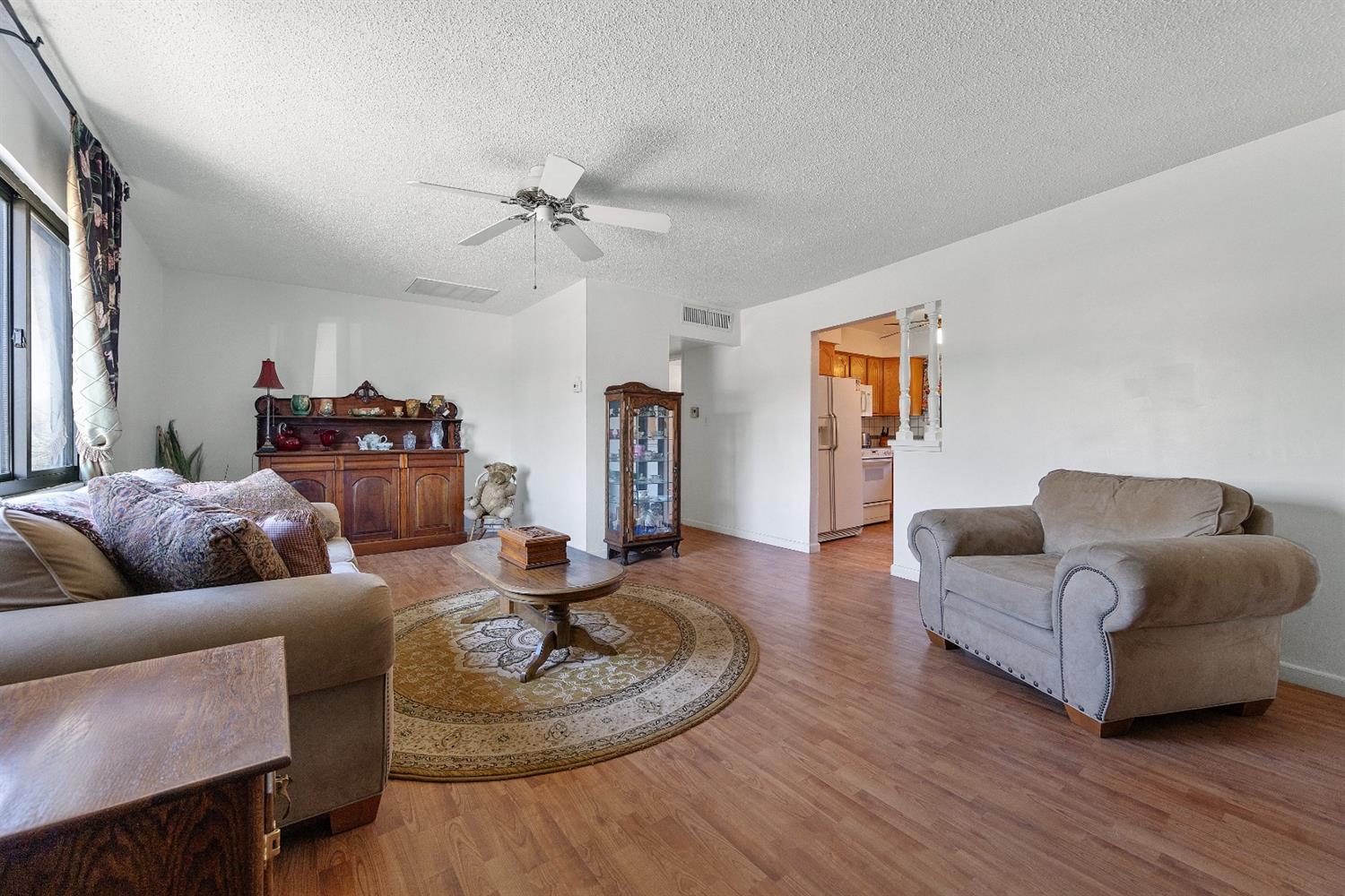 881 West Alamos Avenue Clovis, CA 93612 - Photo 6 of 32