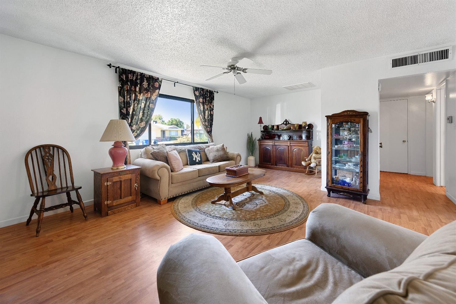 881 West Alamos Avenue Clovis, CA 93612 - Photo 7 of 32