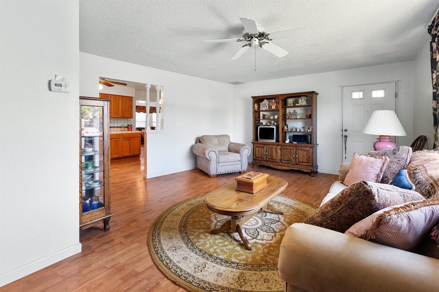 881 West Alamos Avenue Clovis, CA 93612 - Photo 8 of 32