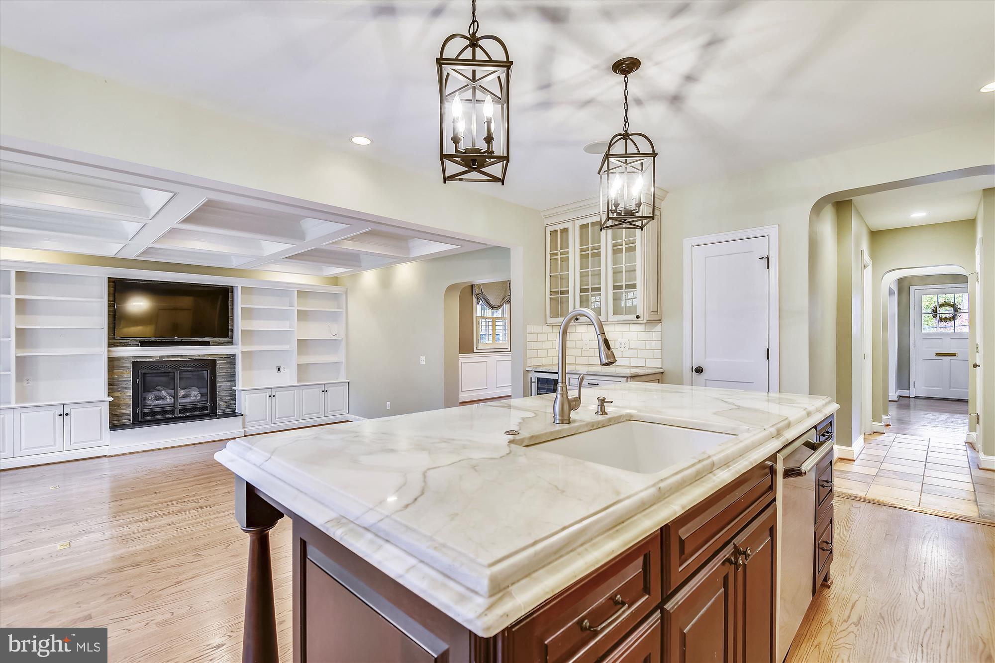 908 West Braddock Road Alexandria, VA 22302 - Photo 14 of 61 Island with seating for 4