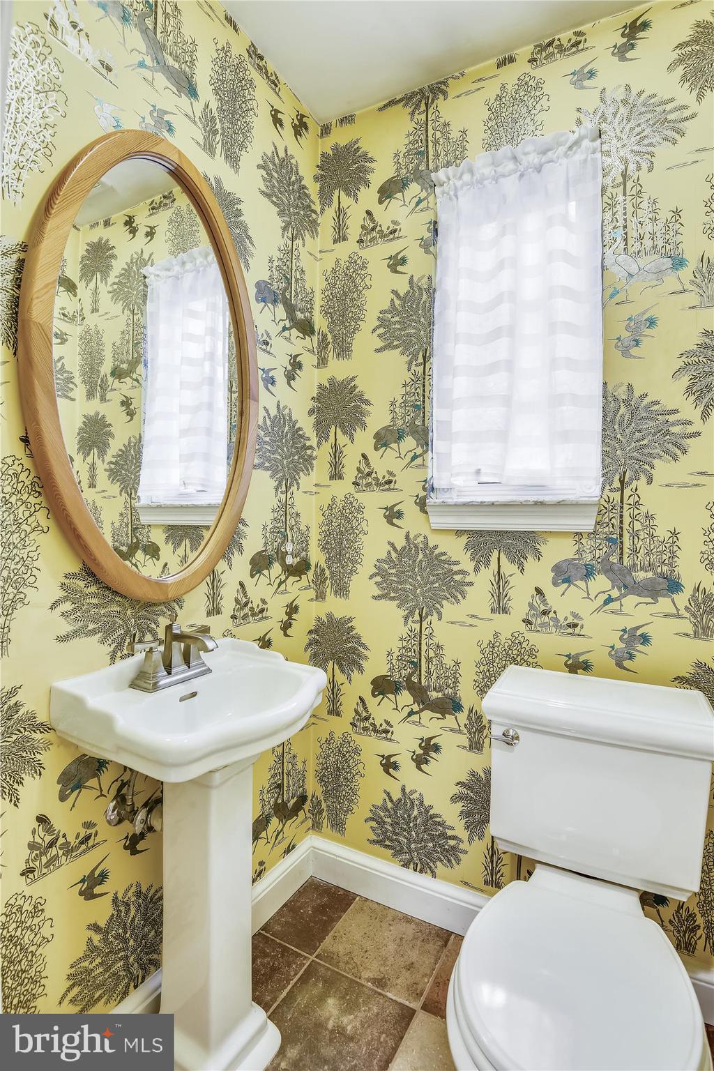 908 West Braddock Road Alexandria, VA 22302 - Photo 20 of 61 Powder Room