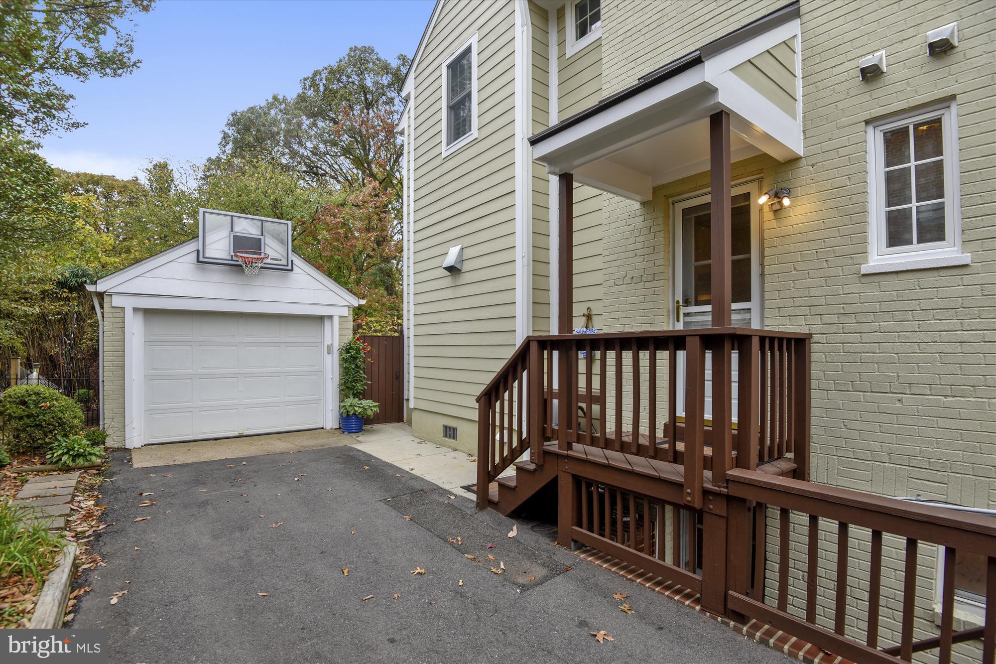 908 West Braddock Road Alexandria, VA 22302 - Photo 59 of 61 Side Porch
