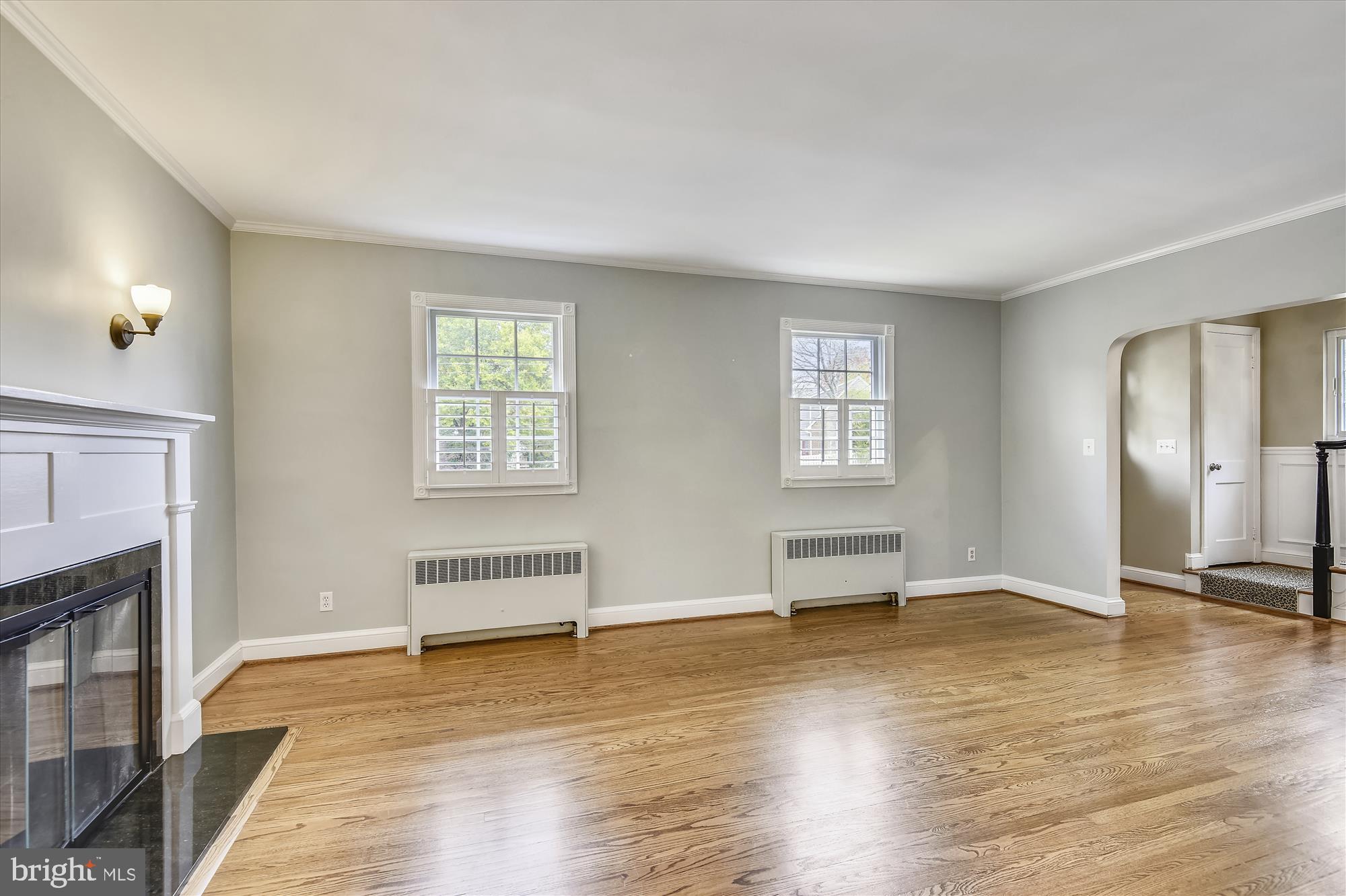 908 West Braddock Road Alexandria, VA 22302 - Photo 7 of 61 Living Room
