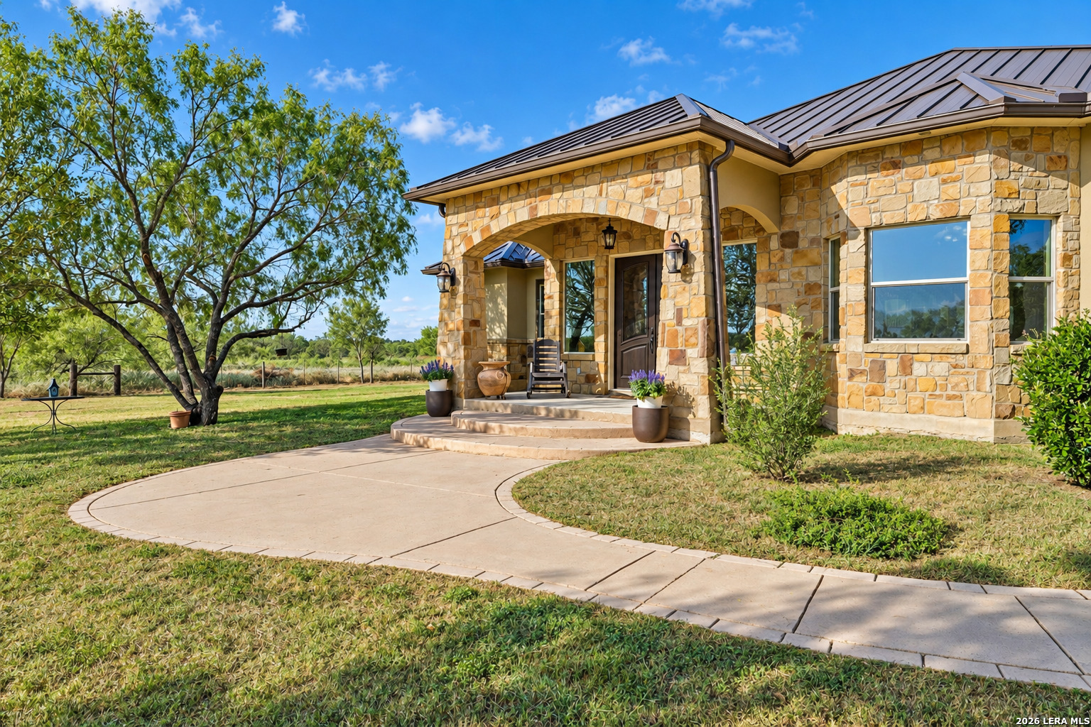 230 Casarez Road Pleasanton, TX 78064 - Photo 3 of 32 Gallery Image 3