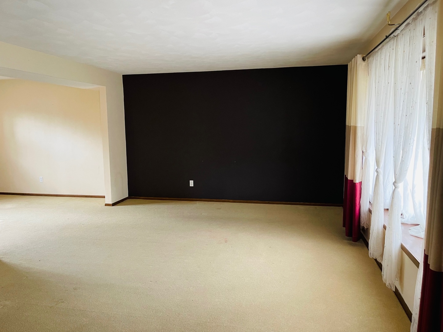 2013 Hickory Street Waukegan, IL 60087 - Photo 17 of 25 an empty room with windows
