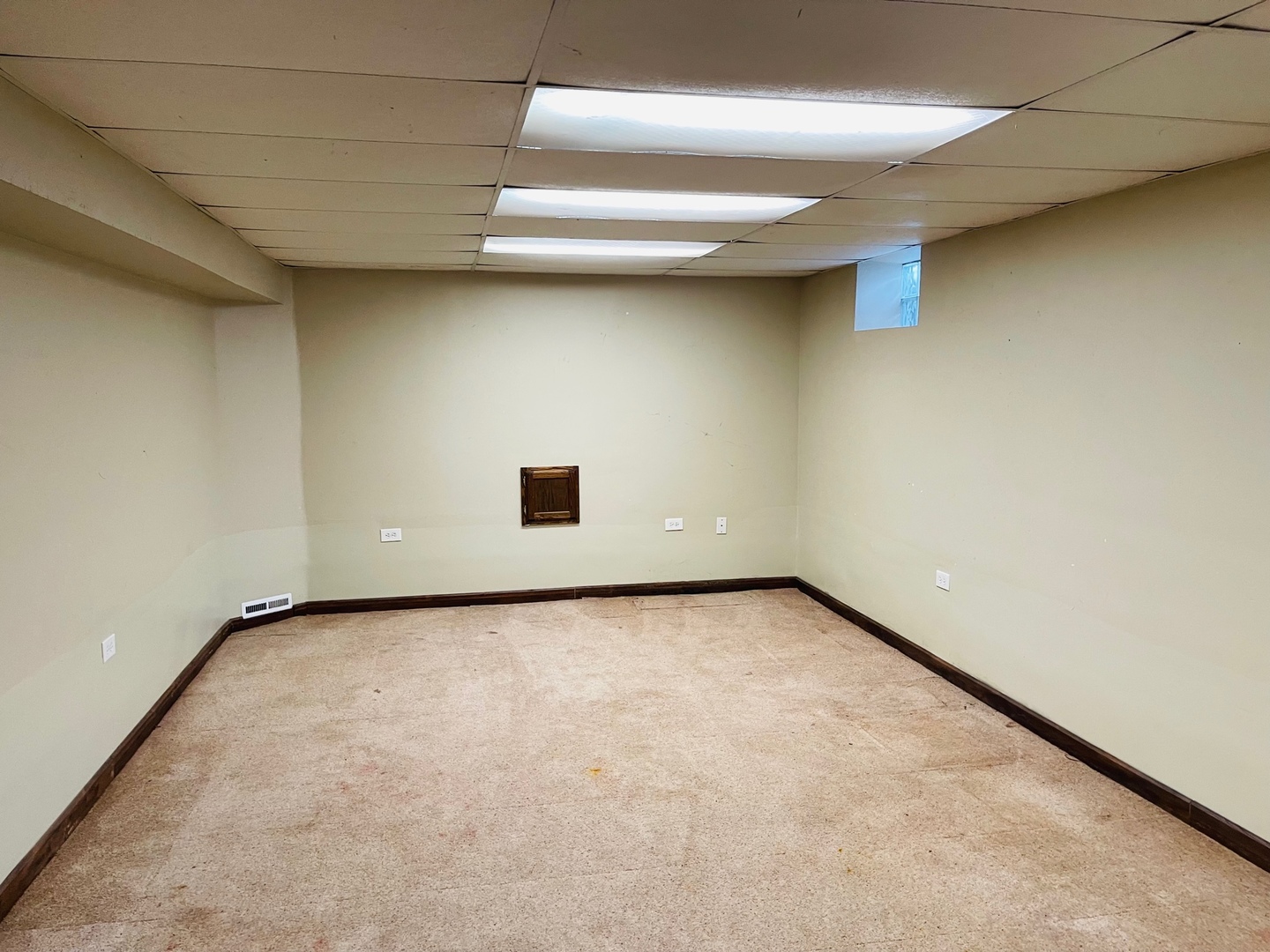 2013 Hickory Street Waukegan, IL 60087 - Photo 21 of 25 a view of a room with a window