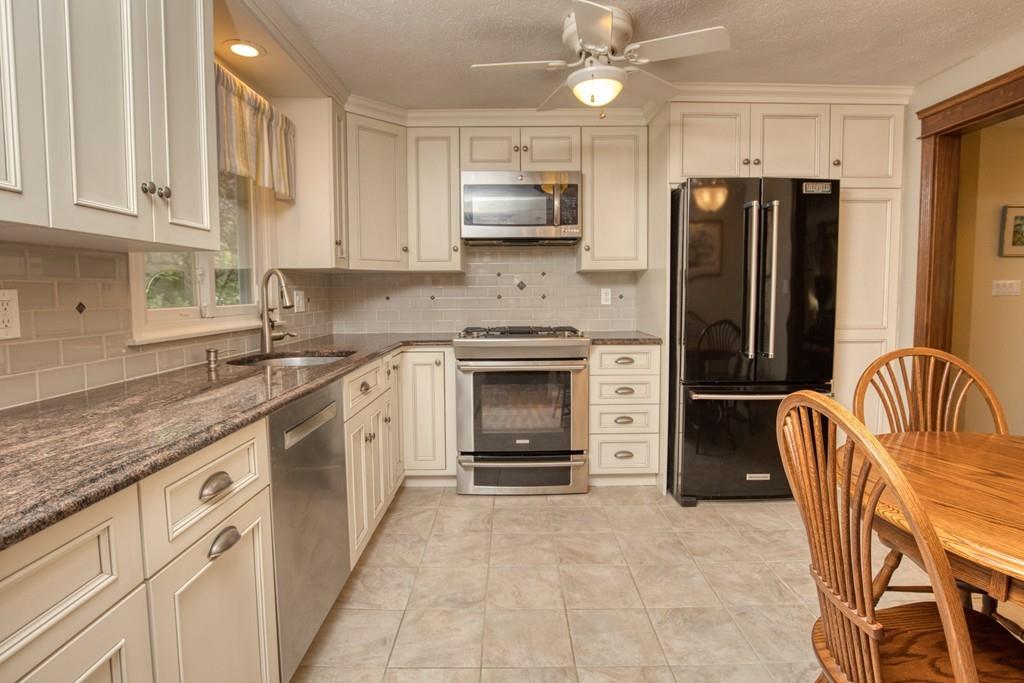 13 Hatters Hill Road Medfield, MA 02052 - Photo 4 of 21 Gallery Image 4