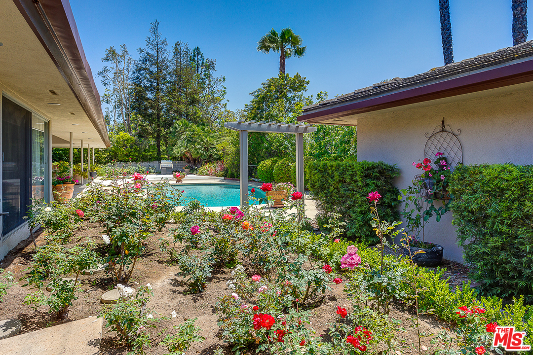 1040 Maybrook Drive Beverly Hills, CA 90210 - Photo 29 of 31 a flower garden is sitting in front of flowers