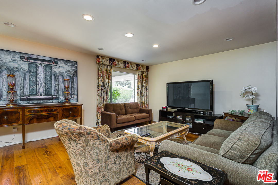 1040 Maybrook Drive Beverly Hills, CA 90210 - Photo 10 of 31 a living room with furniture and a flat screen tv