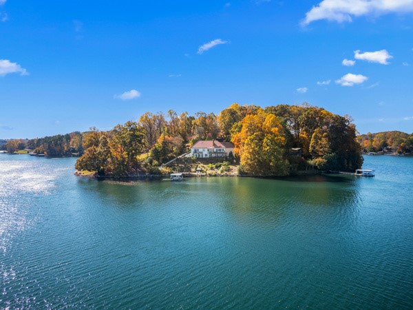 Exceptional Views, Secluded Privacy and Convenient Location