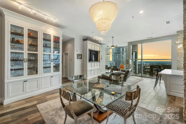 $3,275,000 | 333 West Trade Street, Unit 2704, Charlotte, NC 28202