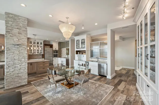 $3,275,000 | 333 West Trade Street, Unit 2704, Charlotte, NC 28202