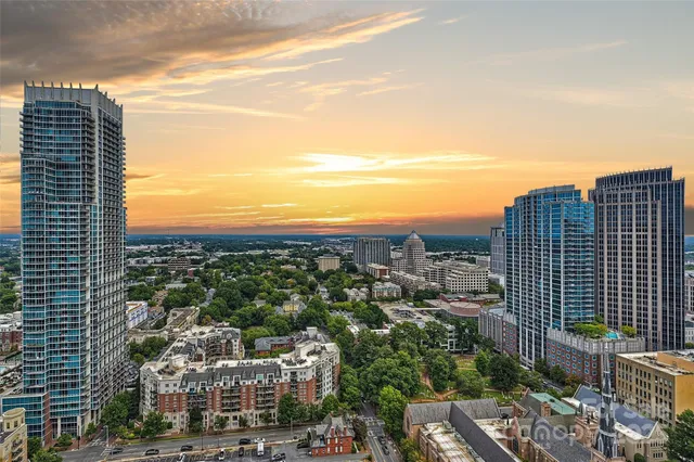 $3,275,000 | 333 West Trade Street, Unit 2704, Charlotte, NC 28202