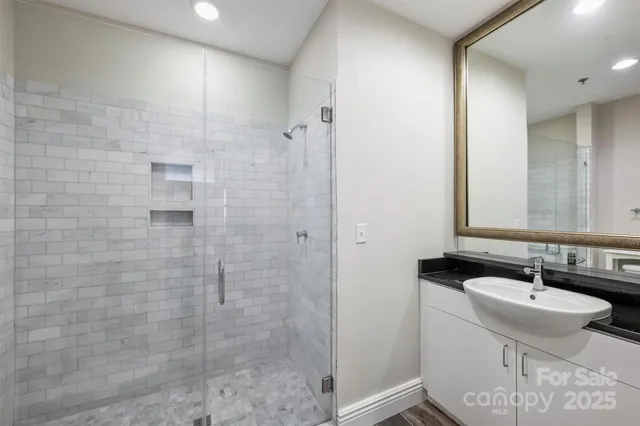 $3,275,000 | 333 West Trade Street, Unit 2704, Charlotte, NC 28202