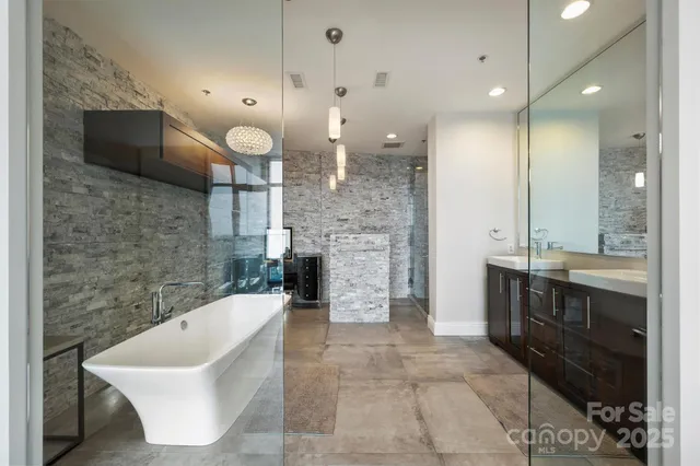 $3,275,000 | 333 West Trade Street, Unit 2704, Charlotte, NC 28202