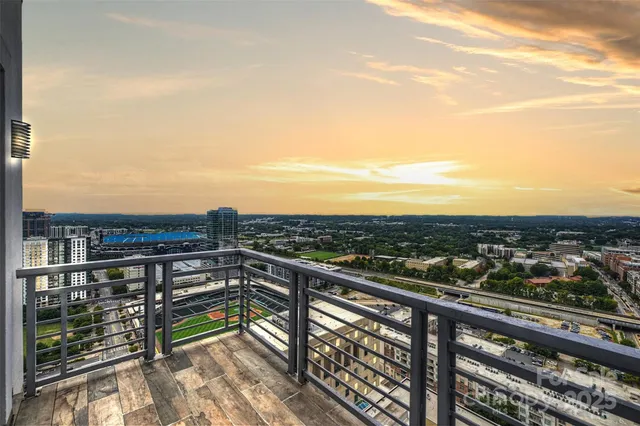 $3,275,000 | 333 West Trade Street, Unit 2704, Charlotte, NC 28202