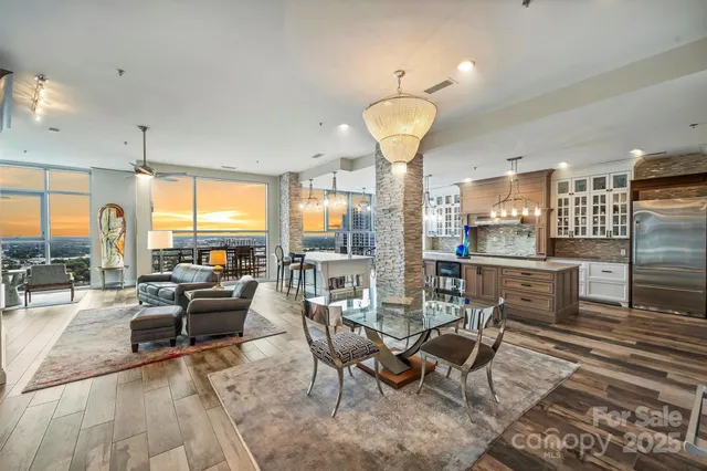 $3,275,000 | 333 West Trade Street, Unit 2704, Charlotte, NC 28202