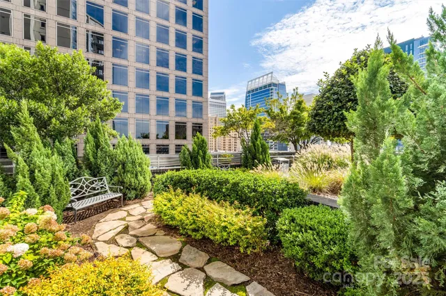 $3,275,000 | 333 West Trade Street, Unit 2704, Charlotte, NC 28202