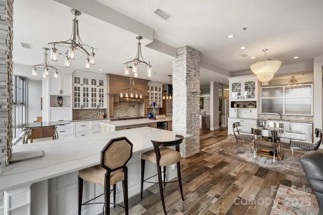 $3,275,000 | 333 West Trade Street, Unit 2704, Charlotte, NC 28202