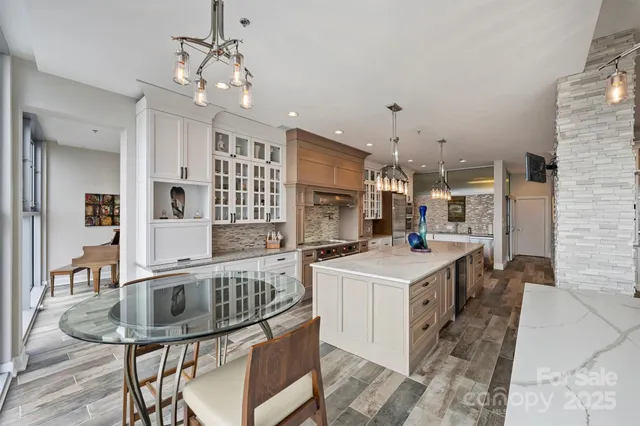 $3,275,000 | 333 West Trade Street, Unit 2704, Charlotte, NC 28202