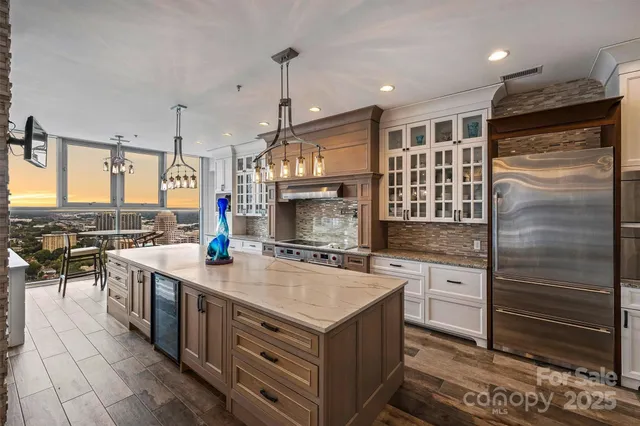 $3,275,000 | 333 West Trade Street, Unit 2704, Charlotte, NC 28202