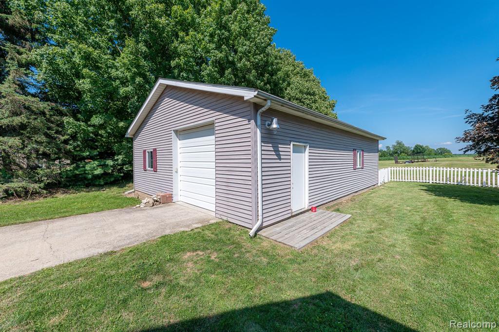 2528 North Lapeer Road Lapeer, MI 48446 - Photo 38 of 39