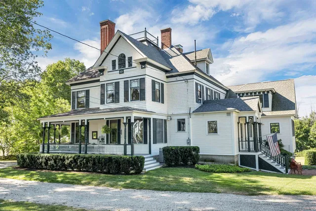 $2,995,000 | 222 North Main Street, Wolfeboro, NH 03894
