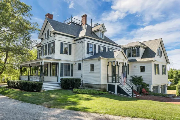 $2,995,000 | 222 North Main Street, Wolfeboro, NH 03894