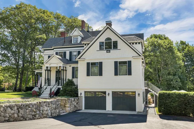 $2,995,000 | 222 North Main Street, Wolfeboro, NH 03894