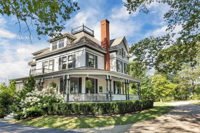 $2,995,000 | 222 North Main Street, Wolfeboro, NH 03894