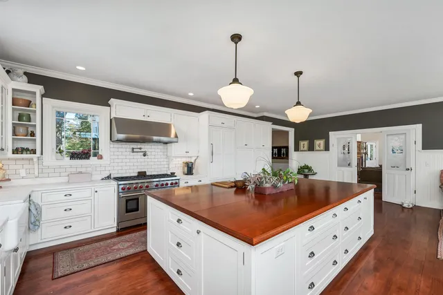 $2,995,000 | 222 North Main Street, Wolfeboro, NH 03894