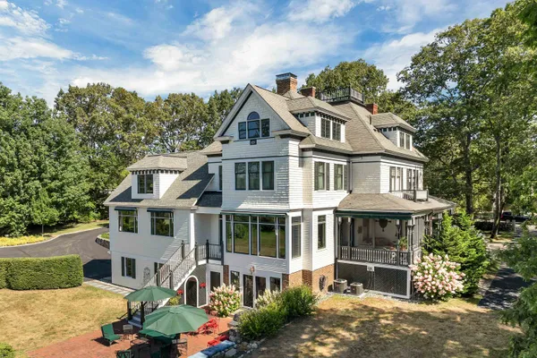 $2,995,000 | 222 North Main Street, Wolfeboro, NH 03894